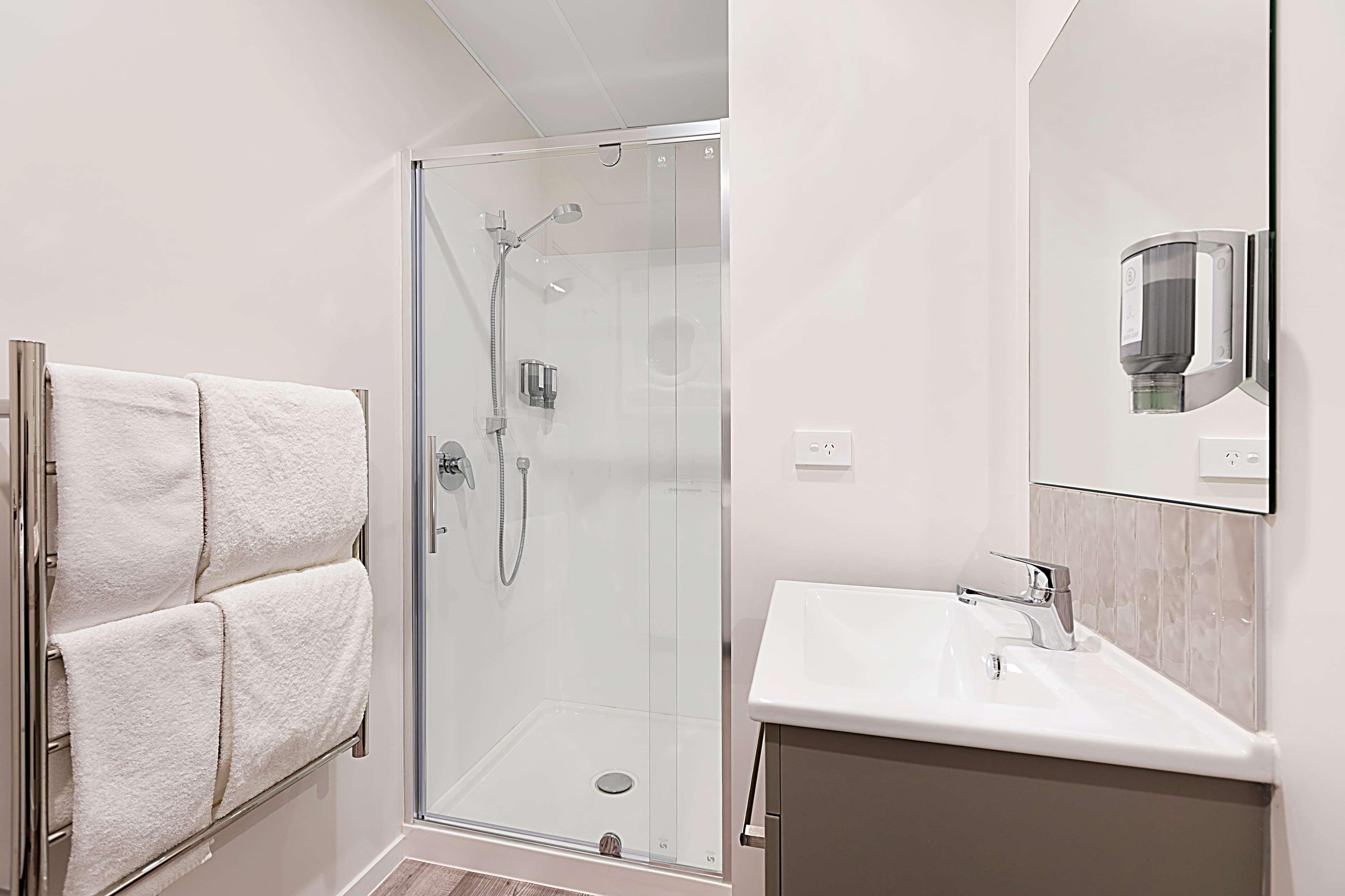 Ramada Suites By Wyndham Victoria Street West Auckland Exteriör bild