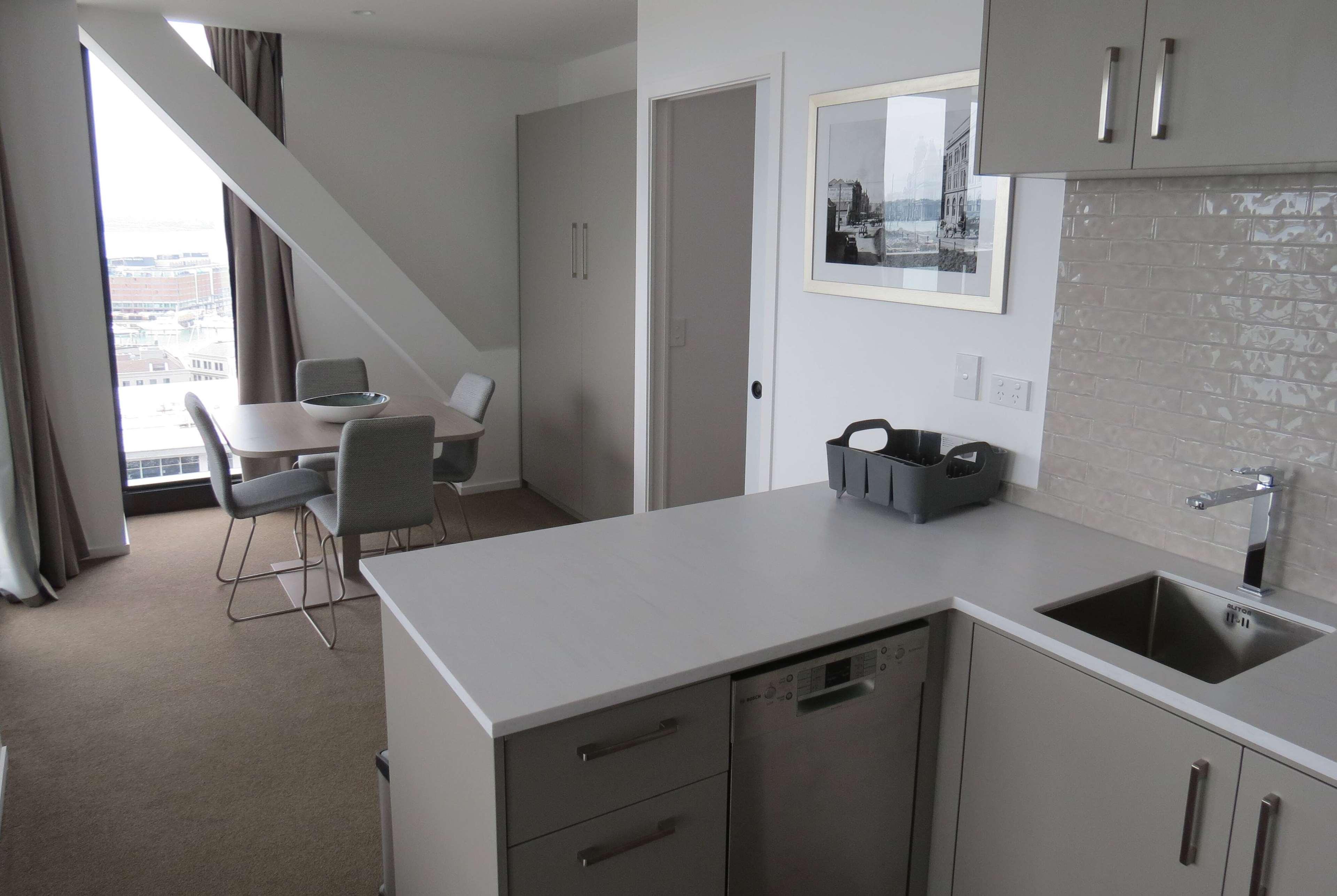 Ramada Suites By Wyndham Victoria Street West Auckland Exteriör bild