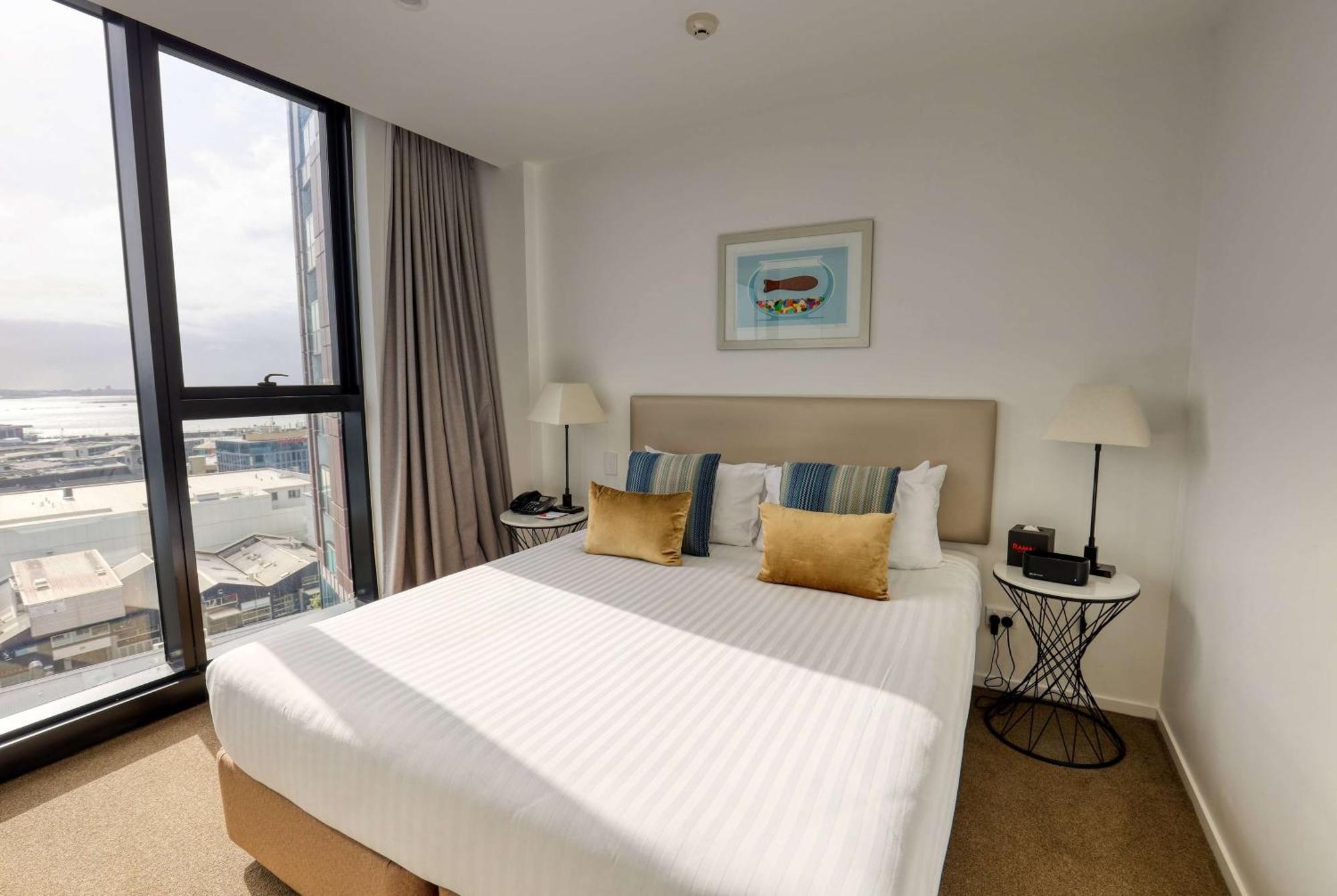 Ramada Suites By Wyndham Victoria Street West Auckland Exteriör bild