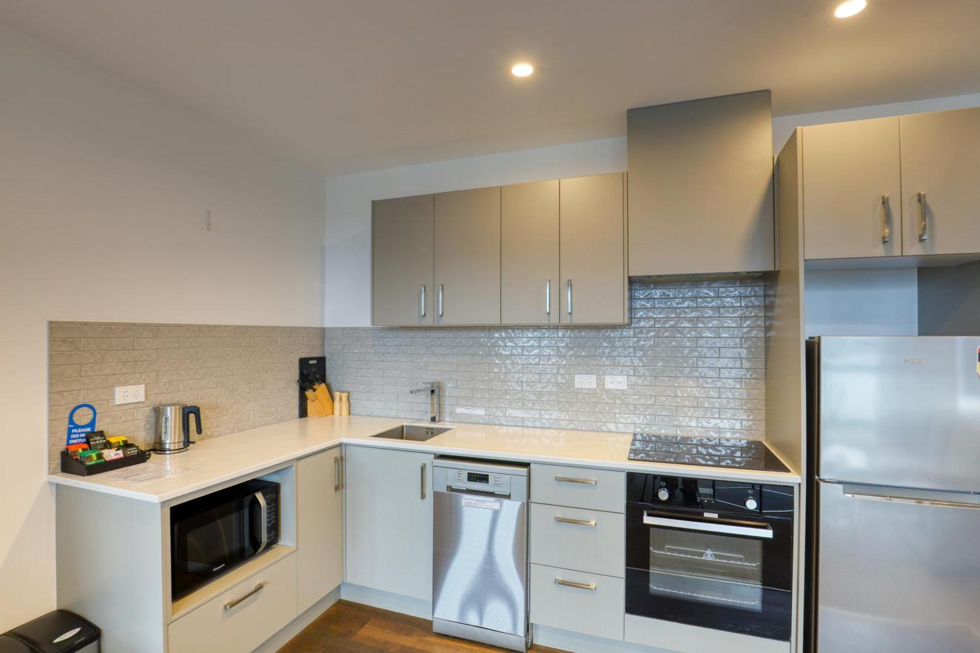 Ramada Suites By Wyndham Victoria Street West Auckland Exteriör bild